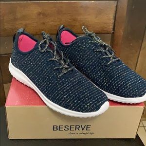 Beserve Tennis shoes